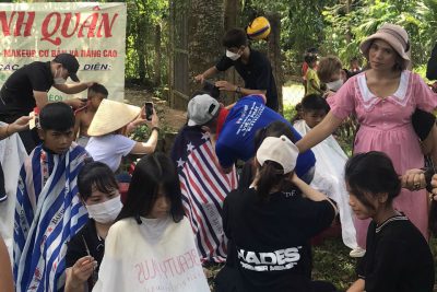 CÁC THẦY, CÔ PHẬT TỬ Ở CHÙA “PHÁP QUANG” VỀ TỞ CHỨC TRUNG THU VÀ PHÁT QUÀ VÀ NHỮNG VIỆC LẰM ĐẦY Ý NGHĨA TẠI ĐIỂM TRƯỜNG BUÔN GRAM B